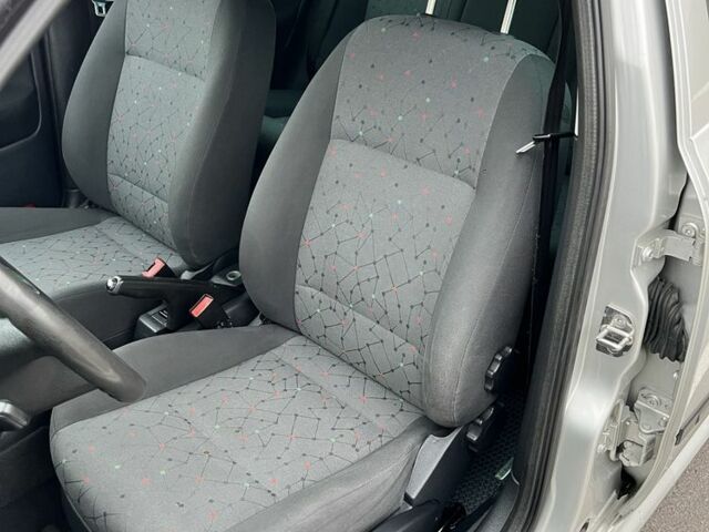 Серый Шкода Октавия, объемом двигателя 1.6 л и пробегом 236 тыс. км за 4300 $, фото 12 на Automoto.ua