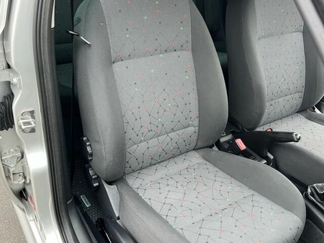 Серый Шкода Октавия, объемом двигателя 1.6 л и пробегом 236 тыс. км за 4300 $, фото 13 на Automoto.ua