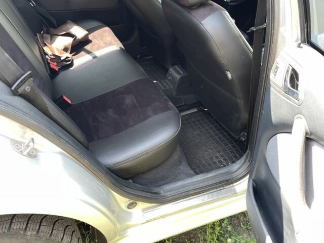 Серый Шкода Октавия, объемом двигателя 1.6 л и пробегом 350 тыс. км за 3700 $, фото 4 на Automoto.ua