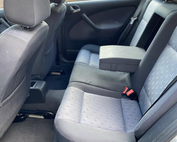 Серый Шкода Октавия, объемом двигателя 1.6 л и пробегом 232 тыс. км за 4250 $, фото 19 на Automoto.ua