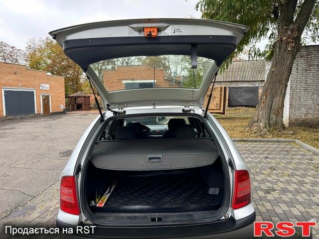 Серый Шкода Октавия, объемом двигателя 2 л и пробегом 265 тыс. км за 3900 $, фото 12 на Automoto.ua