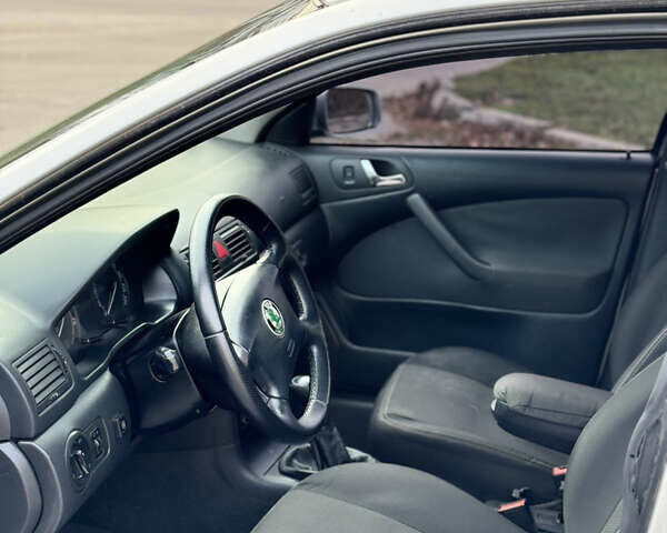 Серый Шкода Октавия, объемом двигателя 2 л и пробегом 300 тыс. км за 3999 $, фото 12 на Automoto.ua