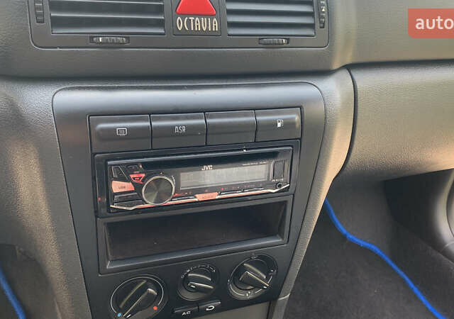 Серый Шкода Октавия, объемом двигателя 1.6 л и пробегом 285 тыс. км за 4550 $, фото 7 на Automoto.ua