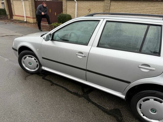 Серый Шкода Октавия, объемом двигателя 1.9 л и пробегом 300 тыс. км за 2250 $, фото 4 на Automoto.ua