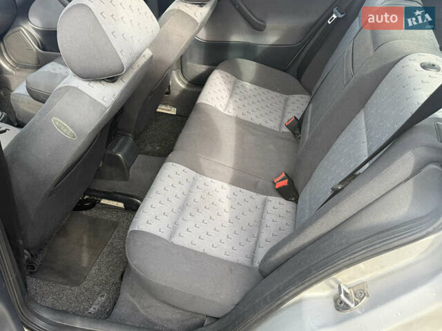 Серый Шкода Октавия, объемом двигателя 1.6 л и пробегом 230 тыс. км за 4700 $, фото 7 на Automoto.ua
