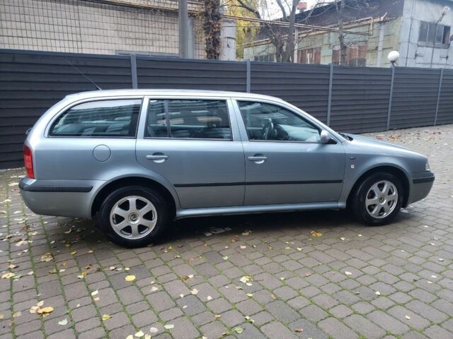 Сірий Шкода Октавія, об'ємом двигуна 2 л та пробігом 248 тис. км за 5500 $, фото 4 на Automoto.ua