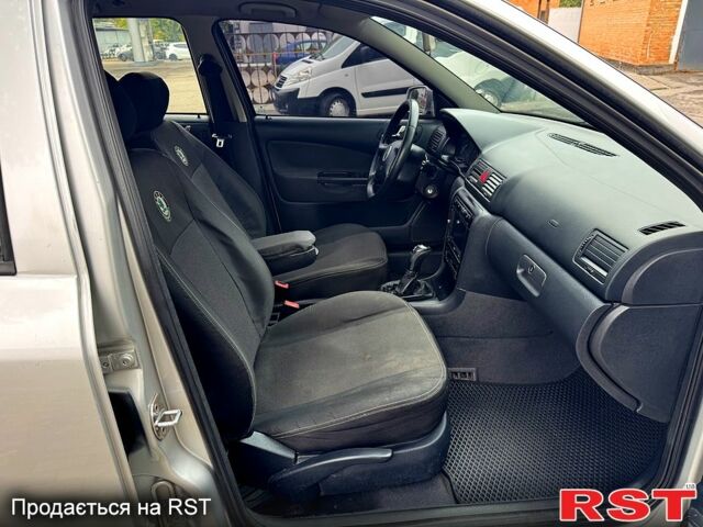 Серый Шкода Октавия, объемом двигателя 2 л и пробегом 265 тыс. км за 3900 $, фото 9 на Automoto.ua