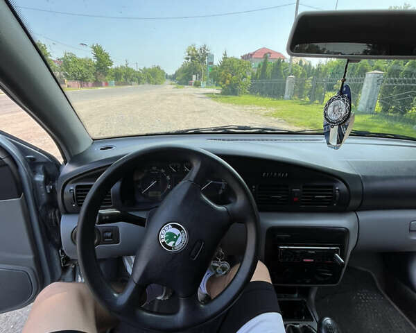 Серый Шкода Октавия, объемом двигателя 1.6 л и пробегом 303 тыс. км за 3900 $, фото 5 на Automoto.ua