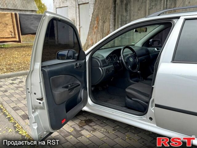 Серый Шкода Октавия, объемом двигателя 2 л и пробегом 265 тыс. км за 3900 $, фото 7 на Automoto.ua