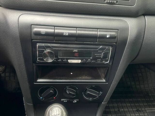 Серый Шкода Октавия, объемом двигателя 1.6 л и пробегом 278 тыс. км за 3950 $, фото 21 на Automoto.ua