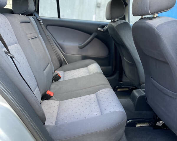 Серый Шкода Октавия, объемом двигателя 1.6 л и пробегом 232 тыс. км за 4250 $, фото 23 на Automoto.ua