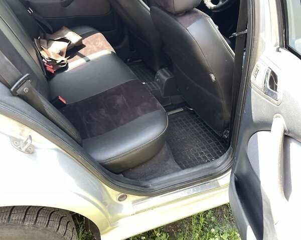 Серый Шкода Октавия, объемом двигателя 1.6 л и пробегом 350 тыс. км за 3700 $, фото 3 на Automoto.ua