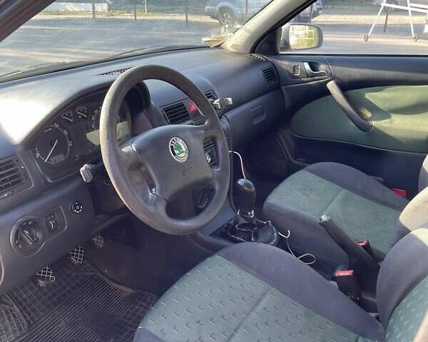 Серый Шкода Октавия, объемом двигателя 1.6 л и пробегом 270 тыс. км за 3700 $, фото 3 на Automoto.ua