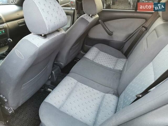 Серый Шкода Октавия, объемом двигателя 1.6 л и пробегом 236 тыс. км за 5300 $, фото 44 на Automoto.ua