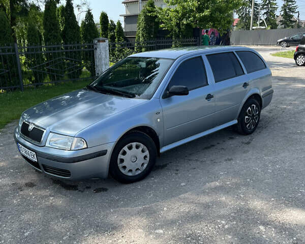 Серый Шкода Октавия, объемом двигателя 1.6 л и пробегом 303 тыс. км за 3900 $, фото 1 на Automoto.ua