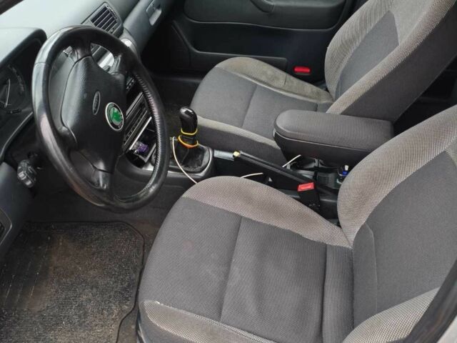 Сірий Шкода Октавія, об'ємом двигуна 2 л та пробігом 250 тис. км за 4700 $, фото 5 на Automoto.ua