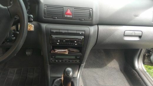 Серый Шкода Октавия, объемом двигателя 1.6 л и пробегом 194 тыс. км за 4000 $, фото 6 на Automoto.ua