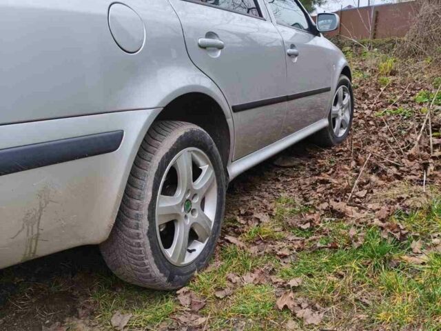 Сірий Шкода Октавія, об'ємом двигуна 2 л та пробігом 250 тис. км за 4700 $, фото 4 на Automoto.ua