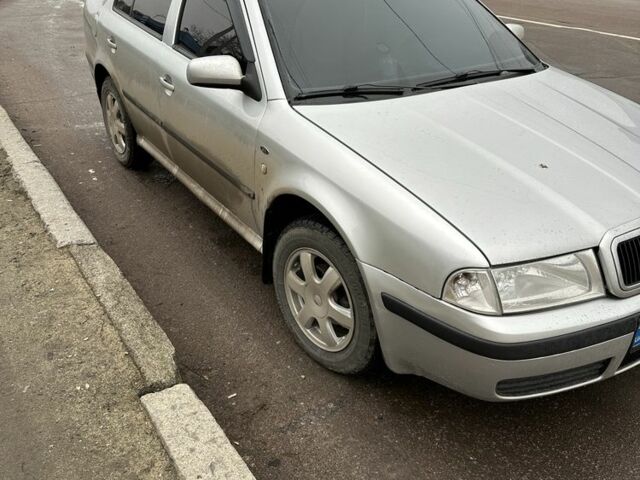 Серый Шкода Октавия, объемом двигателя 1.6 л и пробегом 387 тыс. км за 3500 $, фото 1 на Automoto.ua