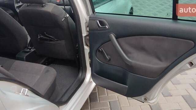 Серый Шкода Октавия, объемом двигателя 1.6 л и пробегом 220 тыс. км за 4350 $, фото 9 на Automoto.ua