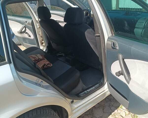 Шкода Октавия 2003 в Макарове на Automoto.ua Серый Шкода Октавия, объемом двигателя 1.6 л и пробегом 253 тыс. км за 4900 $, фото 2 на Automoto.ua