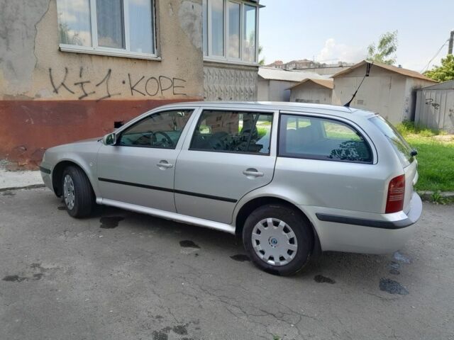 Серый Шкода Октавия, объемом двигателя 0 л и пробегом 220 тыс. км за 4000 $, фото 1 на Automoto.ua