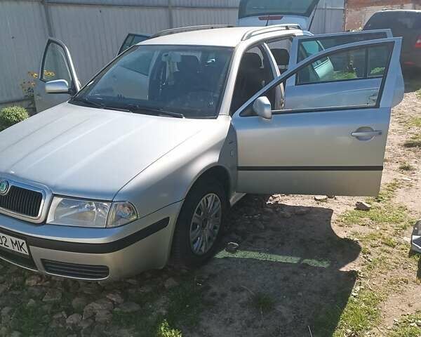Шкода Октавия 2003 в Макарове на Automoto.ua Серый Шкода Октавия, объемом двигателя 1.6 л и пробегом 253 тыс. км за 4900 $, фото 3 на Automoto.ua