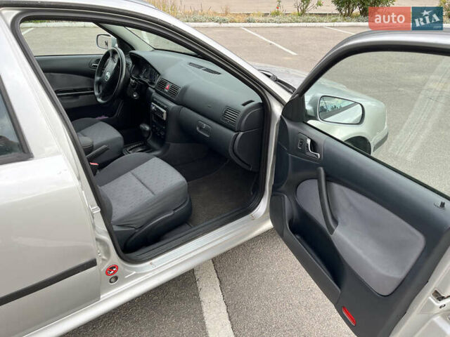 Серый Шкода Октавия, объемом двигателя 1.6 л и пробегом 282 тыс. км за 5300 $, фото 4 на Automoto.ua