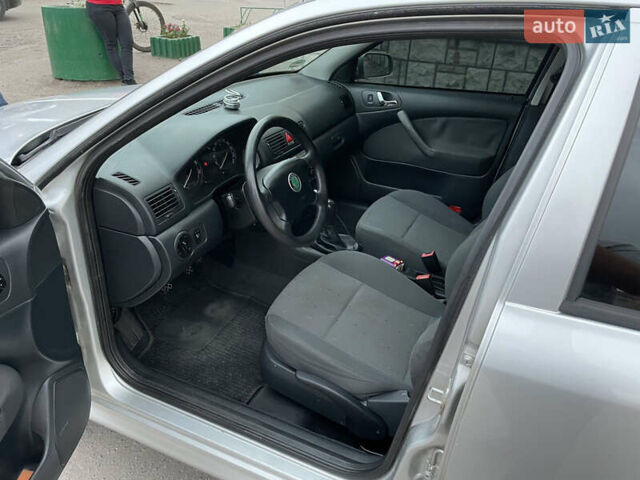Серый Шкода Октавия, объемом двигателя 1.6 л и пробегом 271 тыс. км за 4800 $, фото 9 на Automoto.ua