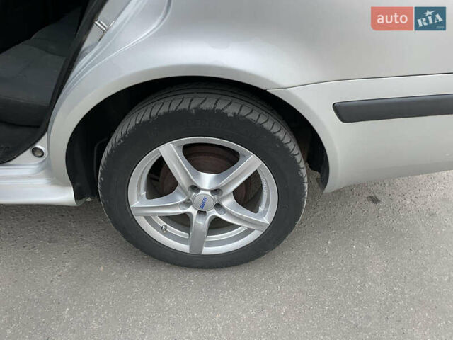 Серый Шкода Октавия, объемом двигателя 1.6 л и пробегом 271 тыс. км за 4800 $, фото 5 на Automoto.ua