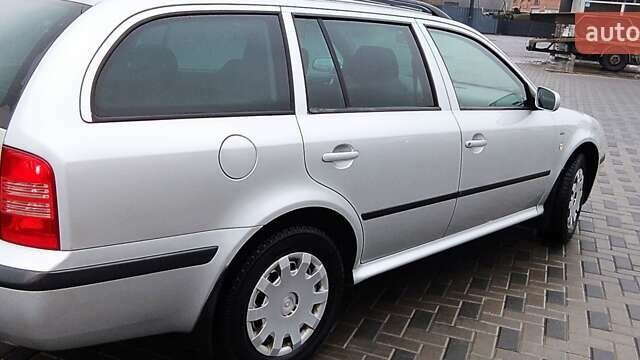 Серый Шкода Октавия, объемом двигателя 1.6 л и пробегом 220 тыс. км за 4350 $, фото 4 на Automoto.ua