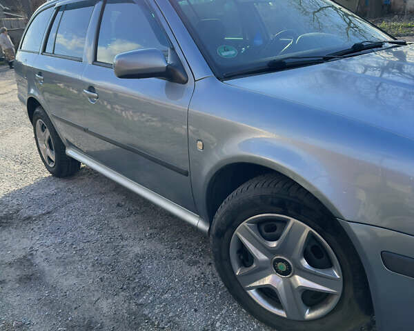 Серый Шкода Октавия, объемом двигателя 1.6 л и пробегом 236 тыс. км за 4000 $, фото 2 на Automoto.ua