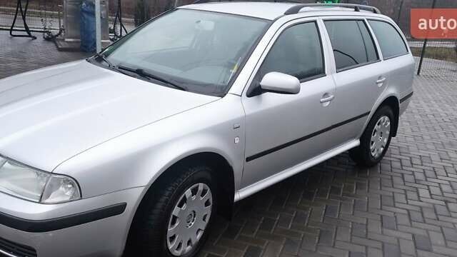 Серый Шкода Октавия, объемом двигателя 1.6 л и пробегом 220 тыс. км за 4350 $, фото 1 на Automoto.ua