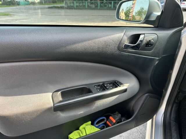 Серый Шкода Октавия, объемом двигателя 1.6 л и пробегом 252 тыс. км за 4300 $, фото 14 на Automoto.ua