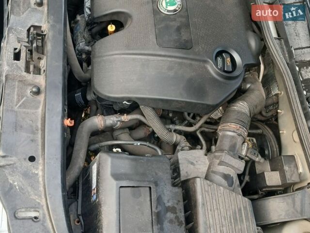 Серый Шкода Октавия, объемом двигателя 1.6 л и пробегом 184 тыс. км за 2901 $, фото 2 на Automoto.ua