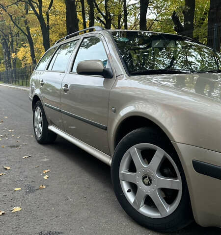 Серый Шкода Октавия, объемом двигателя 1.6 л и пробегом 234 тыс. км за 4999 $, фото 1 на Automoto.ua