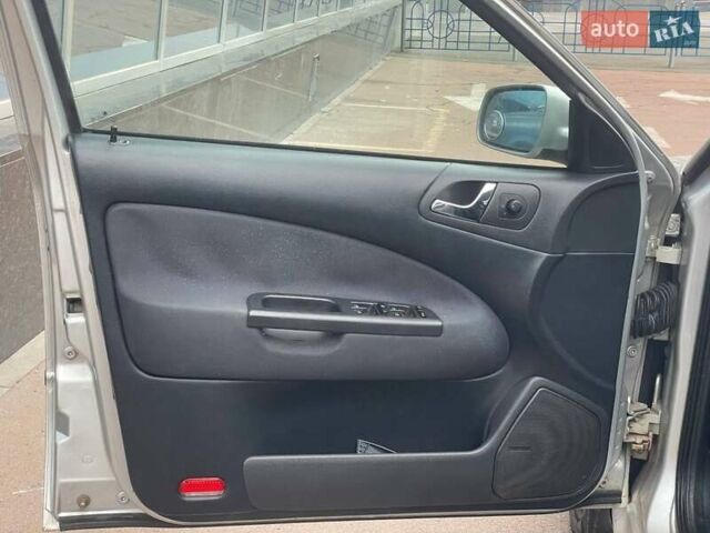 Серый Шкода Октавия, объемом двигателя 1.6 л и пробегом 310 тыс. км за 5300 $, фото 12 на Automoto.ua