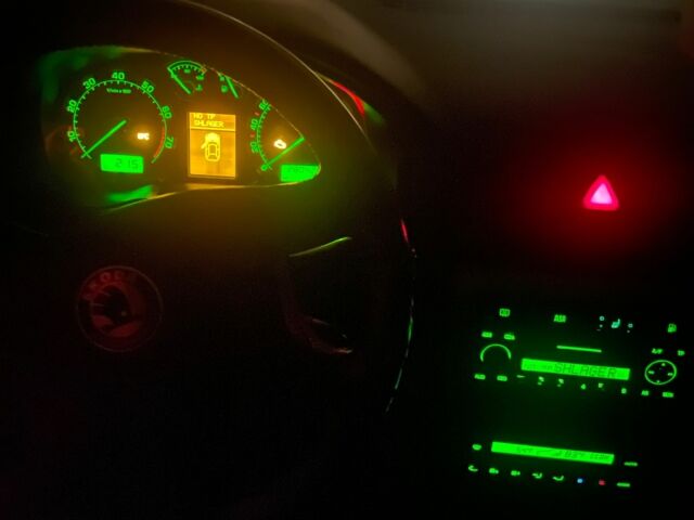 Серый Шкода Октавия, объемом двигателя 1.6 л и пробегом 260 тыс. км за 4777 $, фото 10 на Automoto.ua