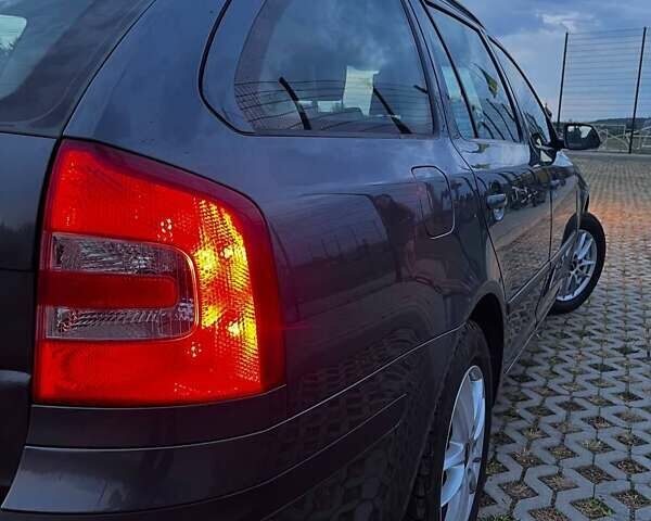 Серый Шкода Октавия, объемом двигателя 1.6 л и пробегом 245 тыс. км за 5500 $, фото 4 на Automoto.ua
