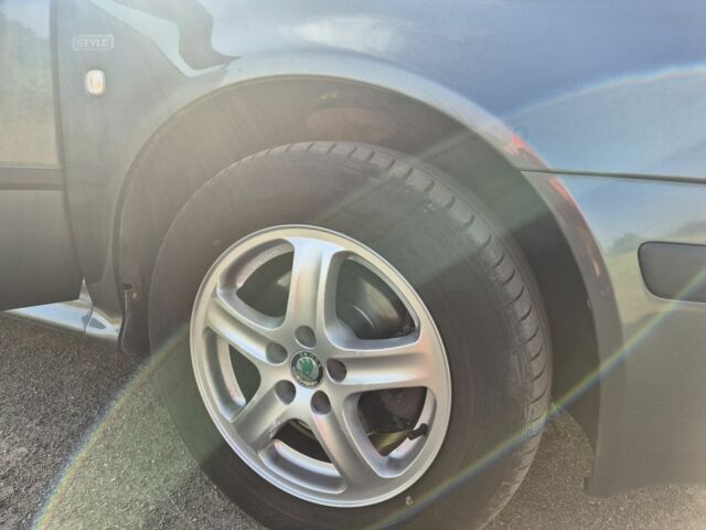 Серый Шкода Октавия, объемом двигателя 2 л и пробегом 182 тыс. км за 5200 $, фото 5 на Automoto.ua