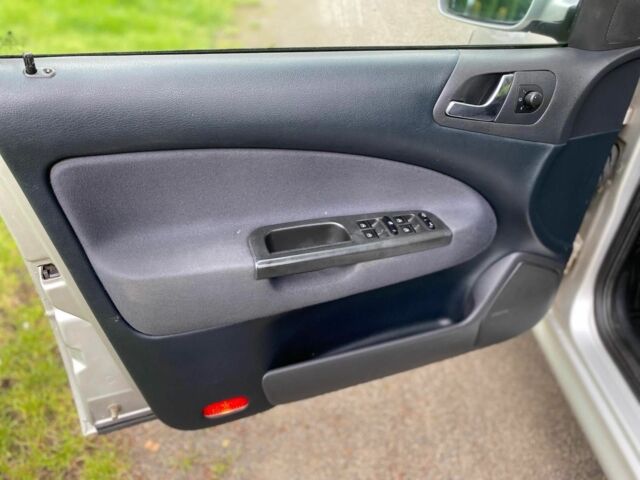 Серый Шкода Октавия, объемом двигателя 1.6 л и пробегом 260 тыс. км за 4777 $, фото 8 на Automoto.ua