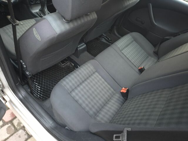 Серый Шкода Октавия, объемом двигателя 1.6 л и пробегом 279 тыс. км за 4200 $, фото 6 на Automoto.ua