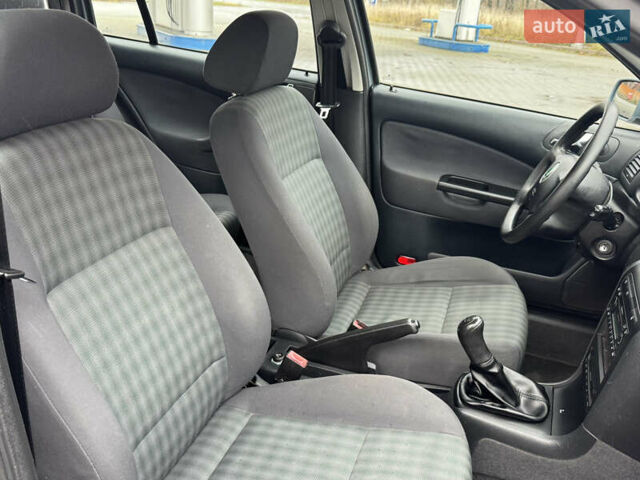 Серый Шкода Октавия, объемом двигателя 1.6 л и пробегом 222 тыс. км за 5200 $, фото 54 на Automoto.ua