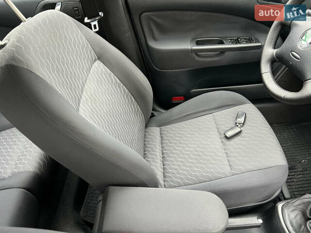 Серый Шкода Октавия, объемом двигателя 1.6 л и пробегом 179 тыс. км за 5290 $, фото 35 на Automoto.ua