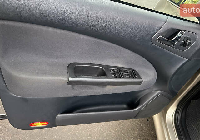 Серый Шкода Октавия, объемом двигателя 1.6 л и пробегом 234 тыс. км за 4999 $, фото 9 на Automoto.ua