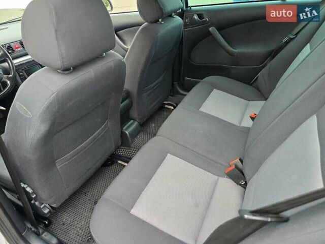 Сірий Шкода Октавія, об'ємом двигуна 1.6 л та пробігом 247 тис. км за 5600 $, фото 2 на Automoto.ua