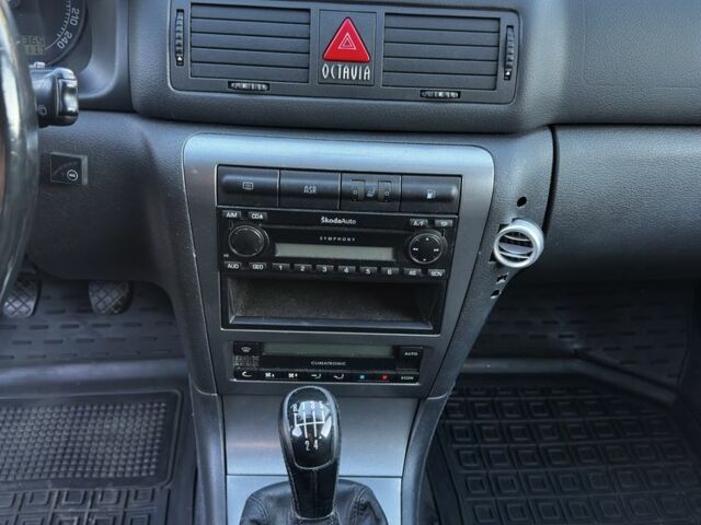 Шкода Октавия 2004 в Львове на Automoto.ua Серый Шкода Октавия, объемом двигателя 2 л и пробегом 213 тыс. км за 3800 $, фото 17 на Automoto.ua