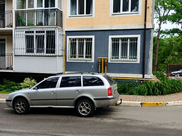 Серый Шкода Октавия, объемом двигателя 1.6 л и пробегом 424 тыс. км за 4300 $, фото 2 на Automoto.ua