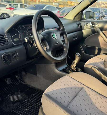 Серый Шкода Октавия, объемом двигателя 1.6 л и пробегом 245 тыс. км за 5600 $, фото 9 на Automoto.ua