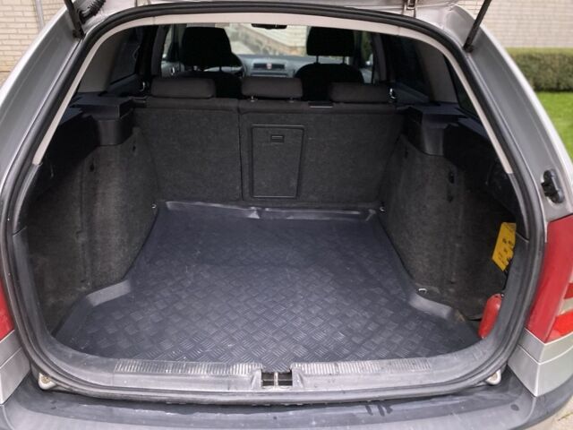 Серый Шкода Октавия, объемом двигателя 2 л и пробегом 390 тыс. км за 5500 $, фото 8 на Automoto.ua